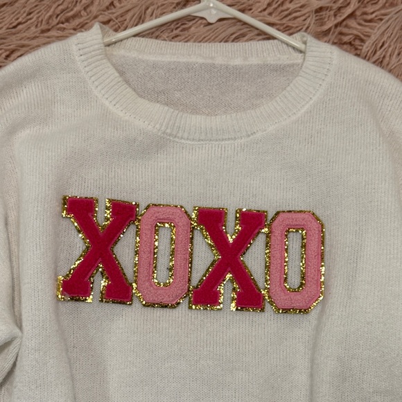 Chic White and Pink XOXO Women's Sweatshirt - Picture 3 of 13